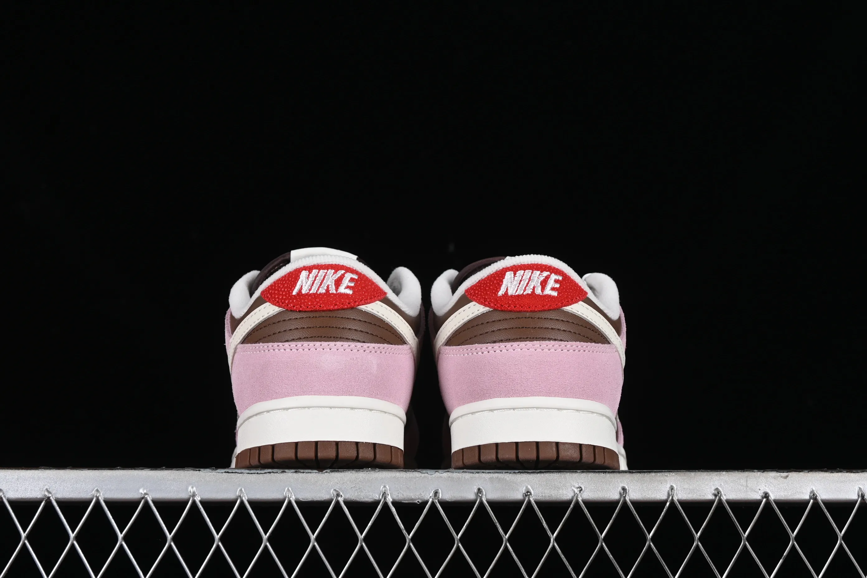 All Categories Nk SB Dunk Series Nk SB Dunk Low Low-top sneakers Stussy x Nk Dunk Low "Neapolitan" Reverse color SB low-top casual sneakers HM0987-200